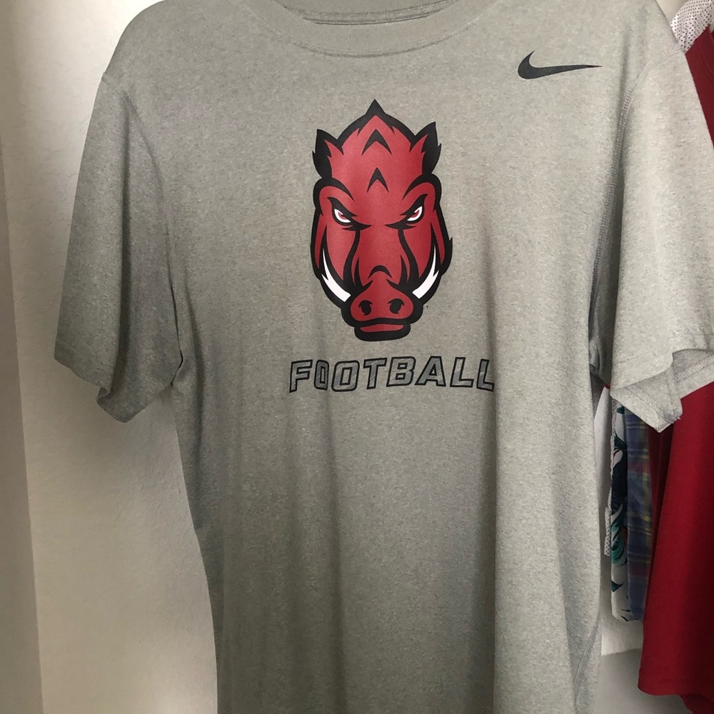 Nike. Shirt. Medium size